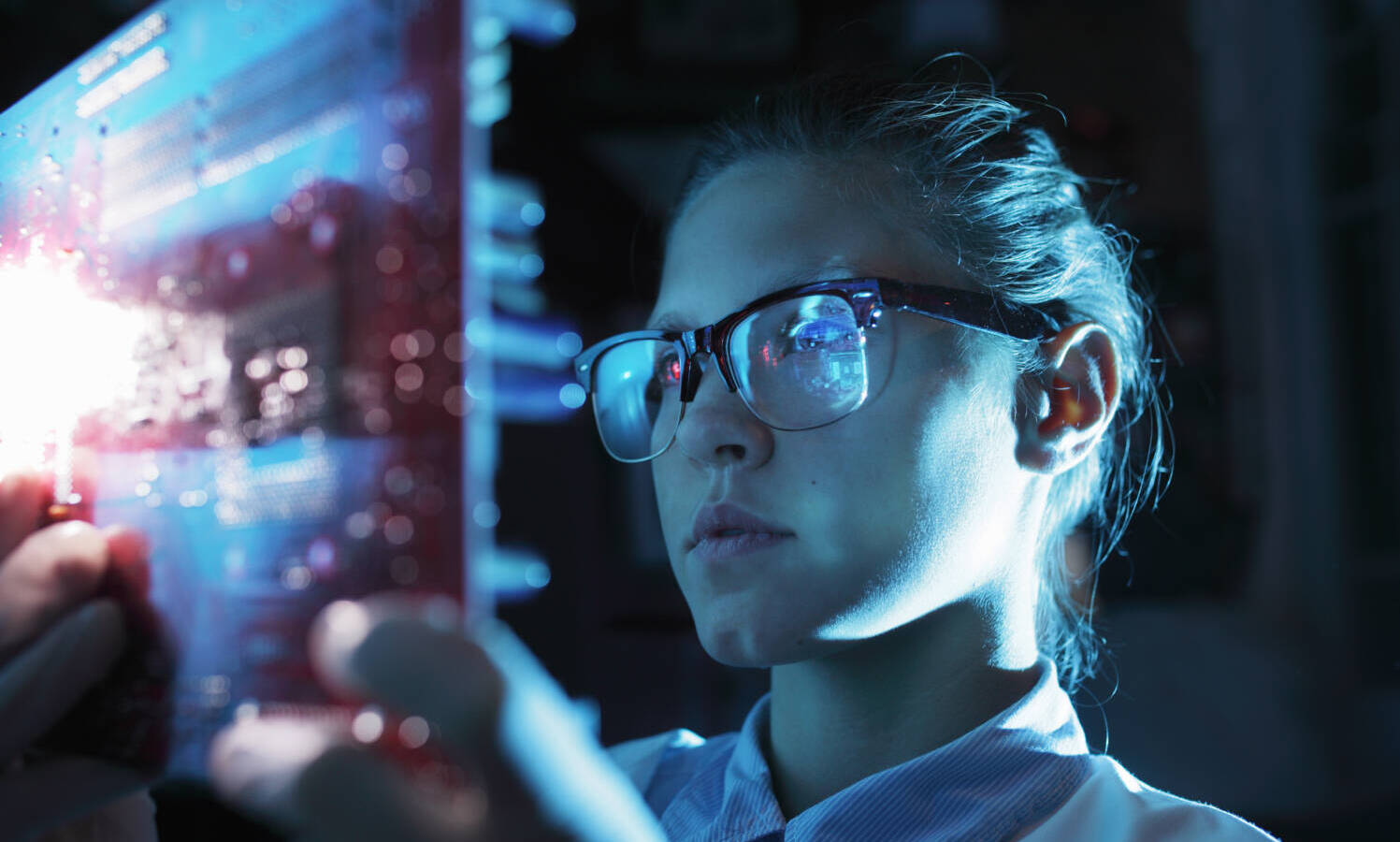 srcset=http://en-gd52mu8.edirectorycloud.com/custom/domain_1/image_files/uploads/2022/02/programmer-e1644276712765.jpg width=1497