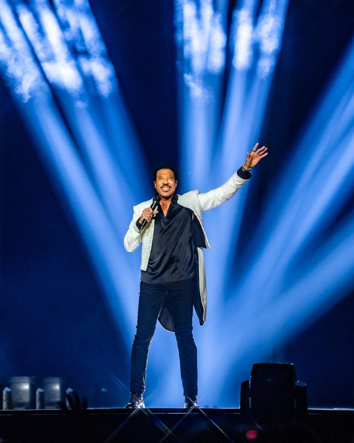 srcset=http://en-gd52mu8.edirectorycloud.com/custom/domain_1/image_files/uploads/2023/09/LionelRichie-Kia-Forum.jpg width=284